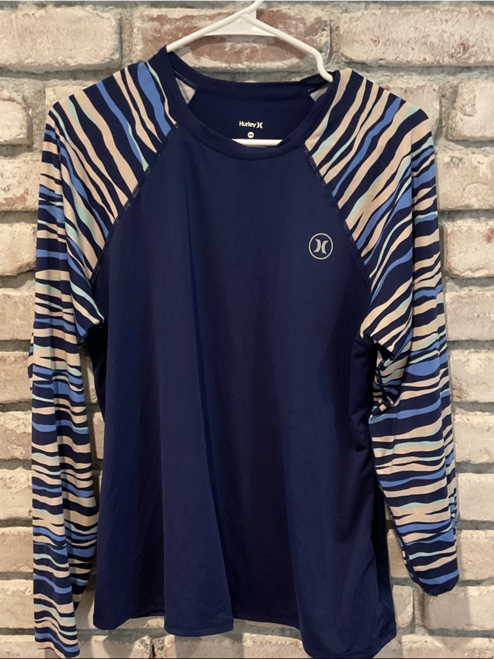 Hurley Navy Long-Sleeve Rash Guard with Blue & Tan Stripe Sleeves
